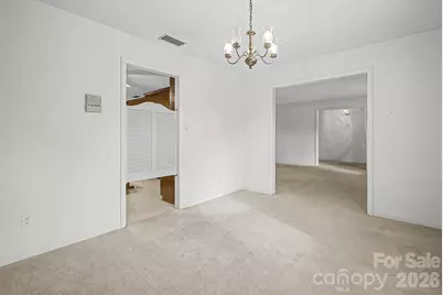 8122 Knollwood Circle, Charlotte, NC 28213 - Photo 10