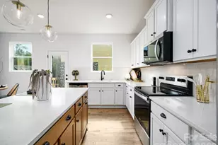 11738 Avocet St, Charlotte, NC 28215 - Photo 6