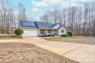 126 Deer Track Ln, Gaffney, SC 29341 - Photo 2