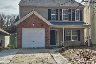 2016 Cindy Creek Ln, Charlotte, NC 28216 - Photo 2