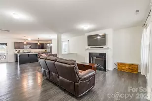 825 Georgia Oak Ln, Landis, NC 28088 - Photo 4