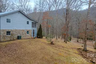 200 Mica Cir, Franklin, NC 28734 - Photo 32