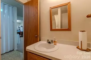 200 Mica Cir, Franklin, NC 28734 - Photo 20