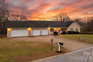 201 Midway Park Ln, Taylorsville, NC 28681 - Photo 2
