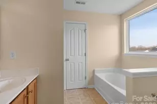 8212 Weeping Fig Ln, Charlotte, NC 28215 - Photo 12