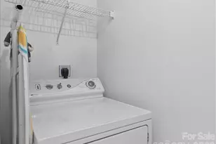 8212 Weeping Fig Ln, Charlotte, NC 28215 - Photo 16