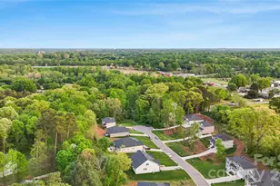 211 Macon Dr, Statesville, NC 28625 - Photo 4