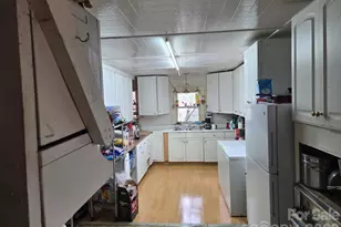 705 Doc Howell Rd, Spruce Pine, NC 28777 - Photo 2