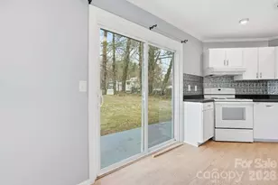 714 Farmington Cir, Hendersonville, NC 28739 - Photo 8