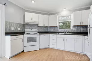 714 Farmington Cir, Hendersonville, NC 28739 - Photo 12