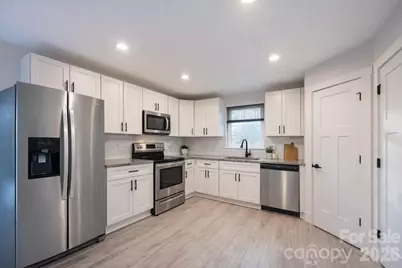 107 Carpenter Street, Lincolnton, NC 28092 - Photo 2