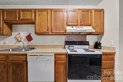 6234 Rosecroft Drive, Charlotte, NC 28215 - Photo 14