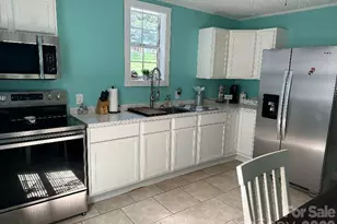 48 Circle Ln, Marion, NC 28752 - Photo 2