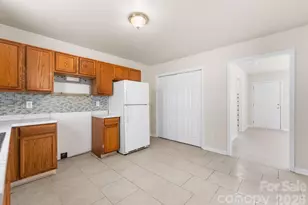 5152 Brooktree Dr, Charlotte, NC 28208 - Photo 8