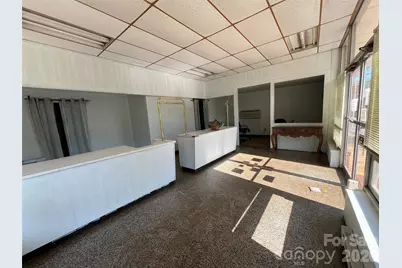 166 N Logan Street, Marion, NC 28752 - Photo 2