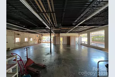 166 N Logan Street, Marion, NC 28752 - Photo 4