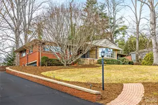 8 N Oak Forest Dr, Asheville, NC 28803 - Photo 2
