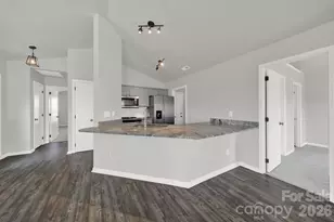 112 N Woodcliff Ln, Mount Holly, NC 28120 - Photo 4