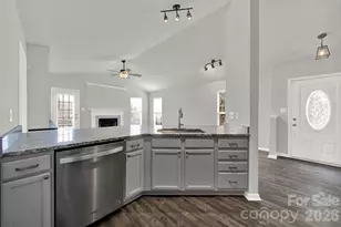 112 N Woodcliff Ln, Mount Holly, NC 28120 - Photo 6