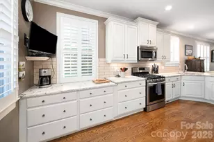 28 Meadow Village Ln, Asheville, NC 28803 - Photo 6