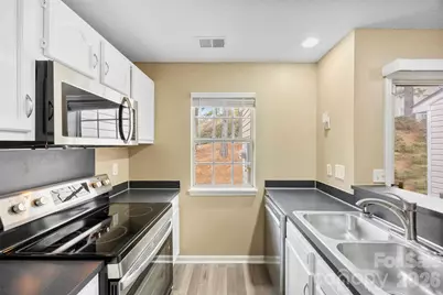3105 Summercroft Lane, Charlotte, NC 28269 - Photo 4