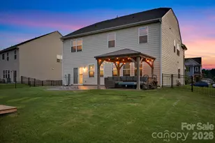 175 Falls Cove Dr, Troutman, NC 28166 - Photo 2