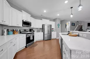 175 Falls Cove Dr, Troutman, NC 28166 - Photo 6