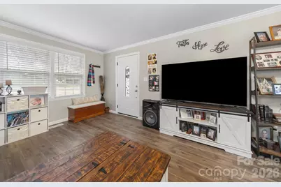 211 E Ohio Avenue, Bessemer City, NC 28016 - Photo 8