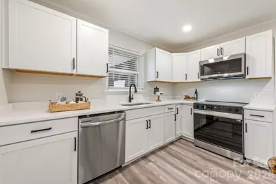 915 Crestmere Street, Charlotte, NC 28208 - Photo 8