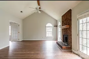 803 Brightmoor Dr, Matthews, NC 28105 - Photo 2