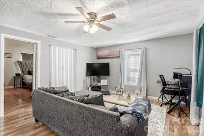 409 W Norment Avenue, Gastonia, NC 28052 - Photo 2