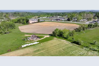 000 Upward Road E, Flat Rock, NC 28731 - Photo 16