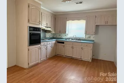 427 Clinton Avenue, Lancaster, SC 29720 - Photo 2