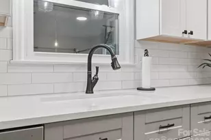 107 Friendfield Dr, Fort Mill, SC 29715 - Photo 8