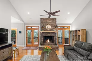 9 Stegall Ln, Asheville, NC 28805 - Photo 2