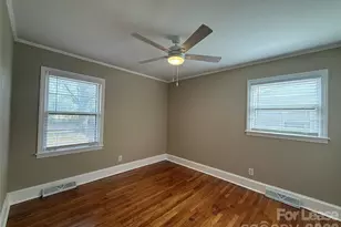 1422 Orvis St, Charlotte, NC 28216 - Photo 18