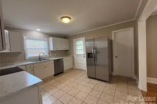 1422 Orvis St, Charlotte, NC 28216 - Photo 6