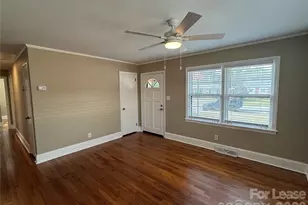 1422 Orvis St, Charlotte, NC 28216 - Photo 4