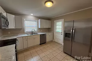 1422 Orvis St, Charlotte, NC 28216 - Photo 8