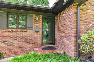 2401 Wensley Dr, Charlotte, NC 28210 - Photo 2