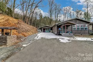 346 Lucky Ln, Clyde, NC 28721 - Photo 2