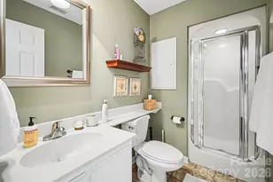 401 Holman Dr, Shelby, NC 28150 - Photo 8