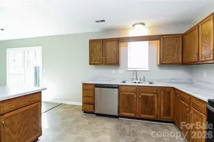 2001 Teddington Dr, Charlotte, NC 28214 - Photo 6