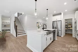 4126 Vis Pne Dr, Charlotte, NC 28215 - Photo 8