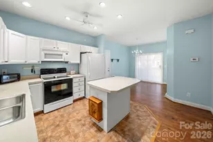 403 Sassafras Dr, Hendersonville, NC 28739 - Photo 8