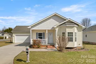 403 Sassafras Dr, Hendersonville, NC 28739 - Photo 2