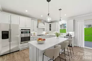 4145 Vis Pne Dr, Charlotte, NC 28215 - Photo 6