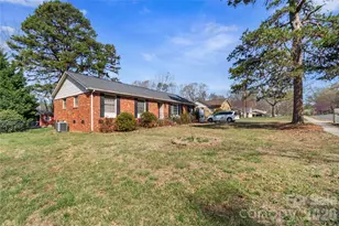 1135 Fieldstone Rd, Mooresville, NC 28115 - Photo 2