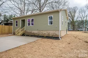 1010 E Catawba St, Lincolnton, NC 28092 - Photo 2