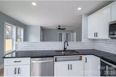 1010 E Catawba Street, Lincolnton, NC 28092 - Photo 12